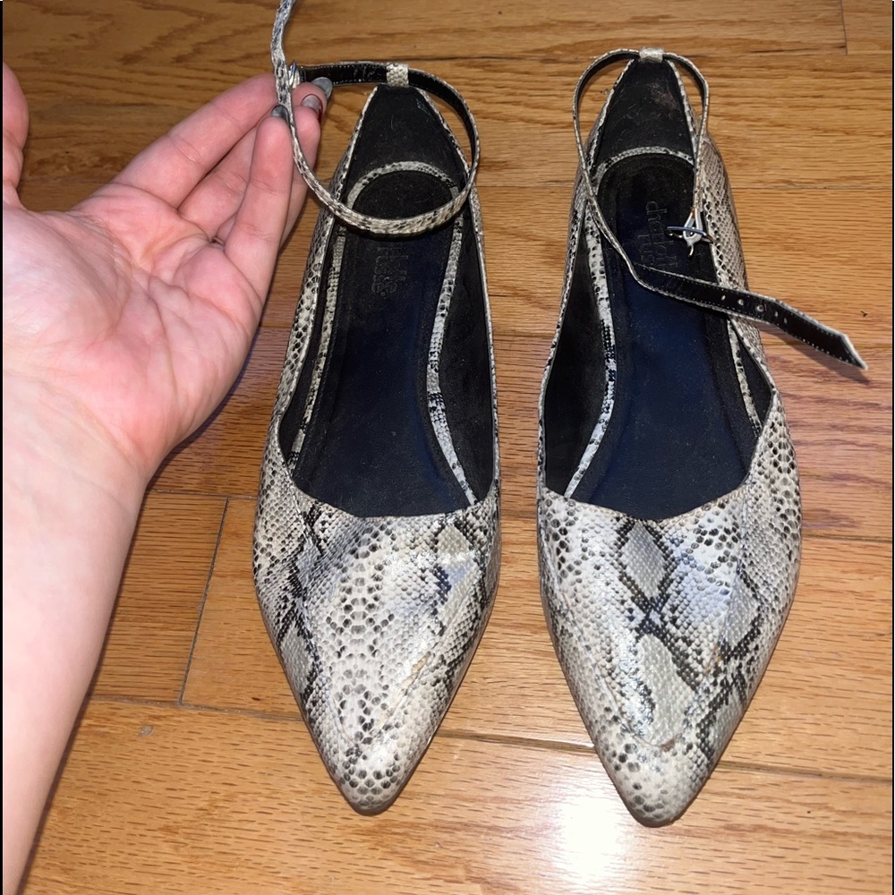 Faux Snakeskin Print Flat Shoes w/tie Around Ankle